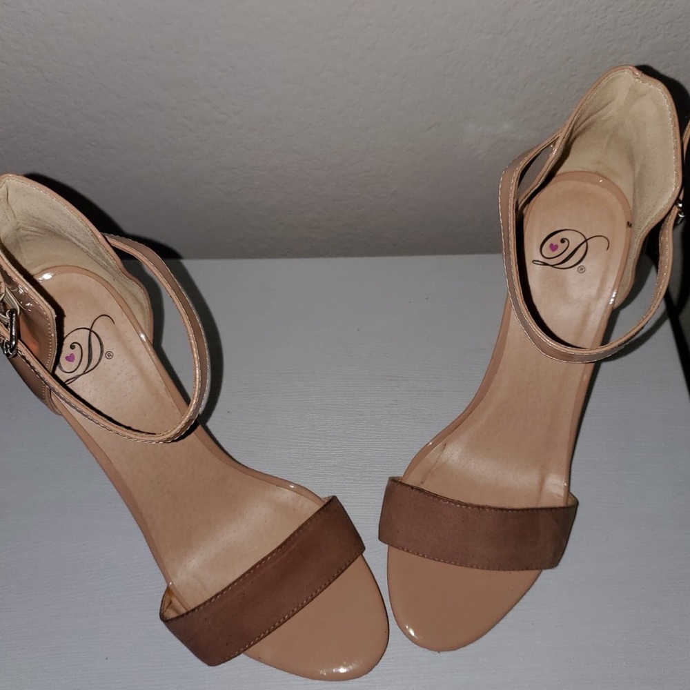 🛍Nude strapped heels🛍